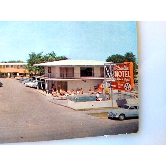 Franklin Motel Postcard Las Vegas Nevada Old Cars Swimming Pool People Chrome - Picture 2 of 4